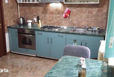 Apartament cu 3 camere decomandat în Rovine - 3