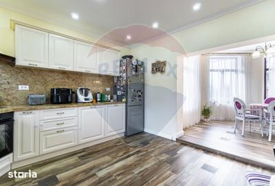 Casă cu 9 camere cu Teren 650 Mp în Tractorul