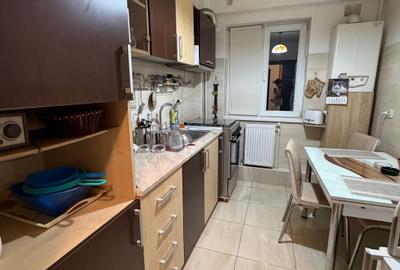 Apartament cu 2 camere semidecomandat în Podu Roș