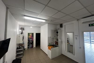 Spațiu comercial, de 76 mp, în Central - 3