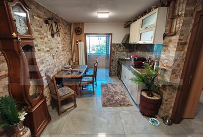 Apartament cu 2 camere decomandat în Rovine