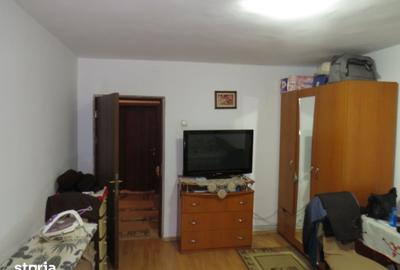 Casă cu 4 camere decomandat cu Teren 250 Mp în Central