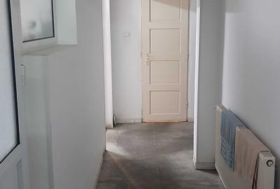 Spațiu comercial, de 200 mp, în Central - 3