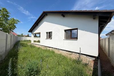 Casă cu 3 camere cu Teren 454 Mp în Micești - 1