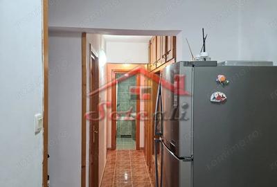 Apartament cu 3 camere decomandat în Cuza - 8