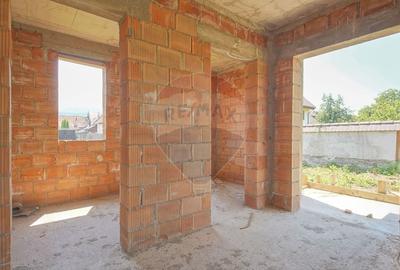 Teren Construcții intravilan de 755 mp, în Cristian - 9