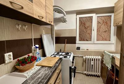 Apartament cu 3 camere decomandat în Obor