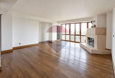 Penthouse cu 4 camere decomandat în Băneasa
