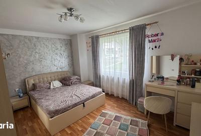 Casă cu 5 camere cu Teren 2011 Mp în Central - 1