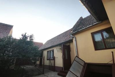 Casă cu 4 camere în Pianu