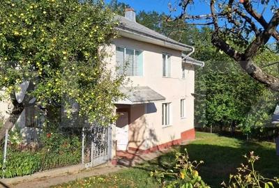 Casă individuală cu 6 camere cu Canalizare în Burdujeni