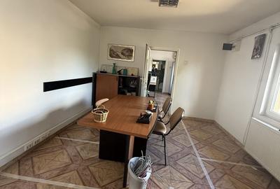 Casă cu 8 camere cu Teren 202 Mp în Pieptănari
