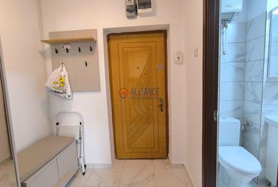 Garsonieră decomandată în Far - 9
