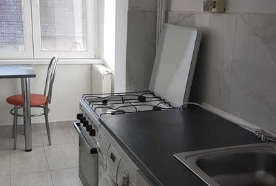 Garsonieră decomandată în Traian