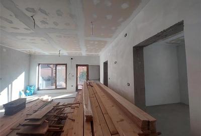 Casă individuală cu 4 camere cu Canalizare în Sud - 10