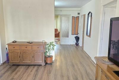 Apartament cu 4 camere semidecomandat în Decebal