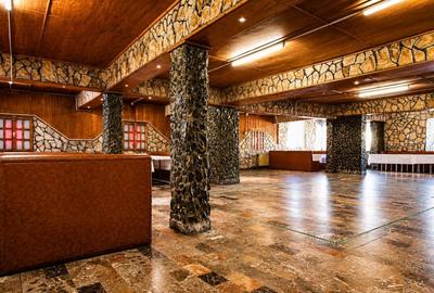 Spațiu comercial, de 565.21002197266 mp, în Central - 10