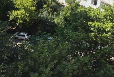 Apartament cu 3 camere semidecomandat în 13 Septembrie