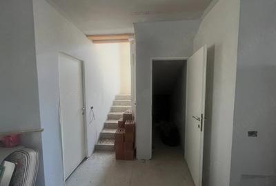 Casă cu Teren 603 Mp în Orțișoara - 2