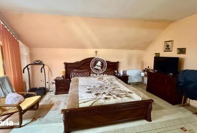 Casă cu 8 camere cu Teren 250 Mp în Păcurari