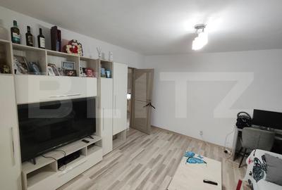Apartament cu 3 camere decomandat, mobilat în Micro 6