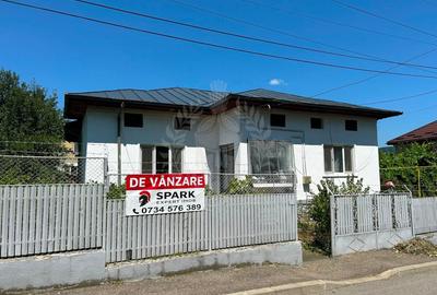 Casă individuală cu 3 camere cu Canalizare în Central