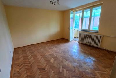 Apartament cu 4 camere în Negru Vodă