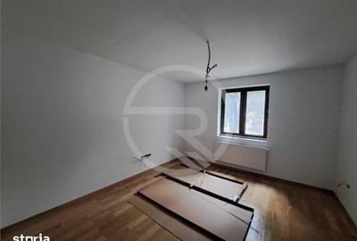 Casă cu 2 camere cu Teren 615 Mp în Zorilor