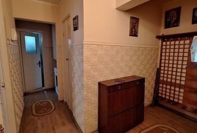 Apartament cu 2 camere decomandat în Micro 17