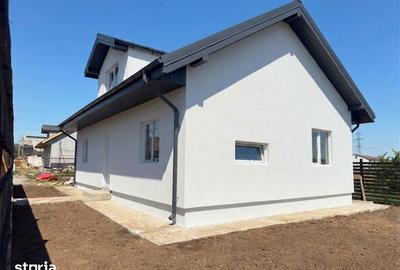 Casă cu 4 camere cu Teren 270 Mp în Central - 1