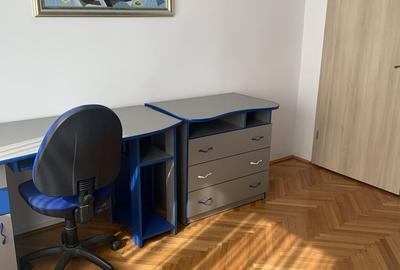 Apartament cu 3 camere decomandat în Vasile Aaron