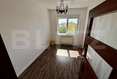 Apartament cu 4 camere decomandat în Central