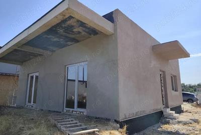 Casă cu 3 camere cu Teren 400 Mp în Năvodari - 2
