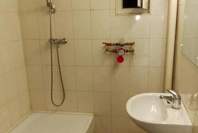 Garsonieră decomandată în Gara de Nord