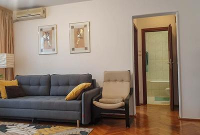 Apartament cu 2 camere semidecomandat, mobilat în Victoriei