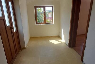 Casă cu 4 camere cu Teren 1130 Mp în Central