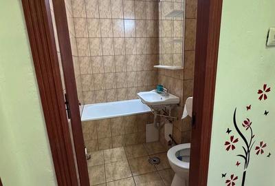 Apartament cu 3 camere semidecomandat în 9 Mai - 2