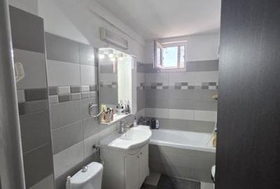 Apartament cu 3 camere semidecomandat în Abator