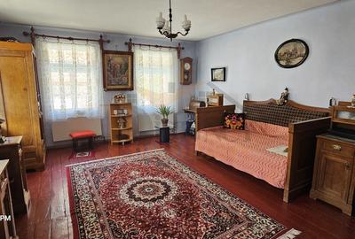 Casă cu 5 camere cu Teren 300 Mp în Schei