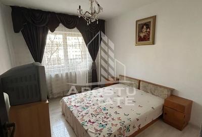 Apartament cu 3 camere în Aradului