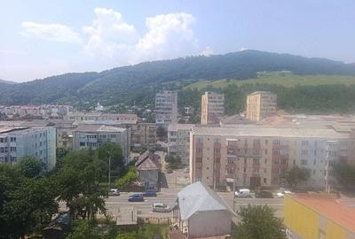 Apartament cu 2 camere decomandat în Dărmănești - 1