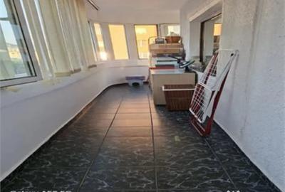 Apartament cu 3 camere decomandat în Scriitorilor
