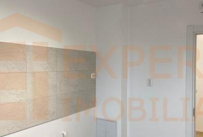 Apartament cu 2 camere decomandat în Casa de Cultură