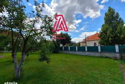 Casă cu 5 camere decomandat cu Teren 1000 Mp în Sub Arini