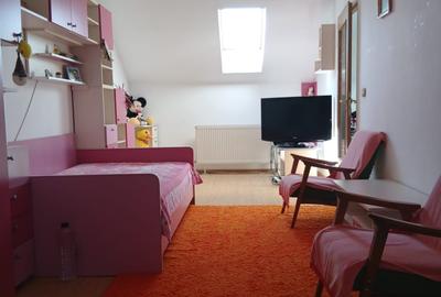 Apartament cu 3 camere decomandat, mobilat în Florești - 9