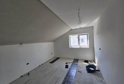 Duplex cu 4 camere cu Canalizare în Moșnița Veche - 13