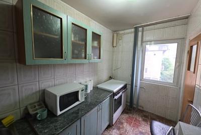 Apartament cu 3 camere decomandat în Crângași