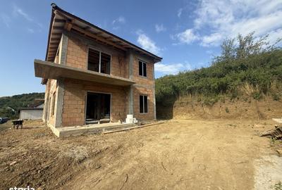 Casă cu 4 camere în Florești