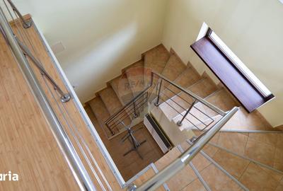 Casă cu 5 camere cu Teren 420 Mp în Dobroești - 1