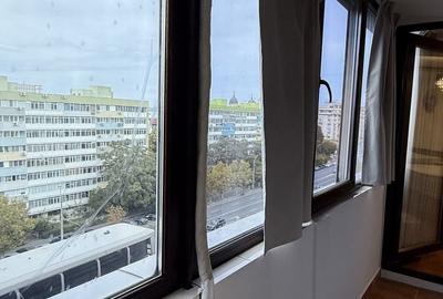 Apartament cu 3 camere semidecomandat în Centrul Civic
